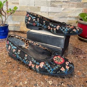 Beverly Feldman Slip On Embroidered Shoes. Size 10